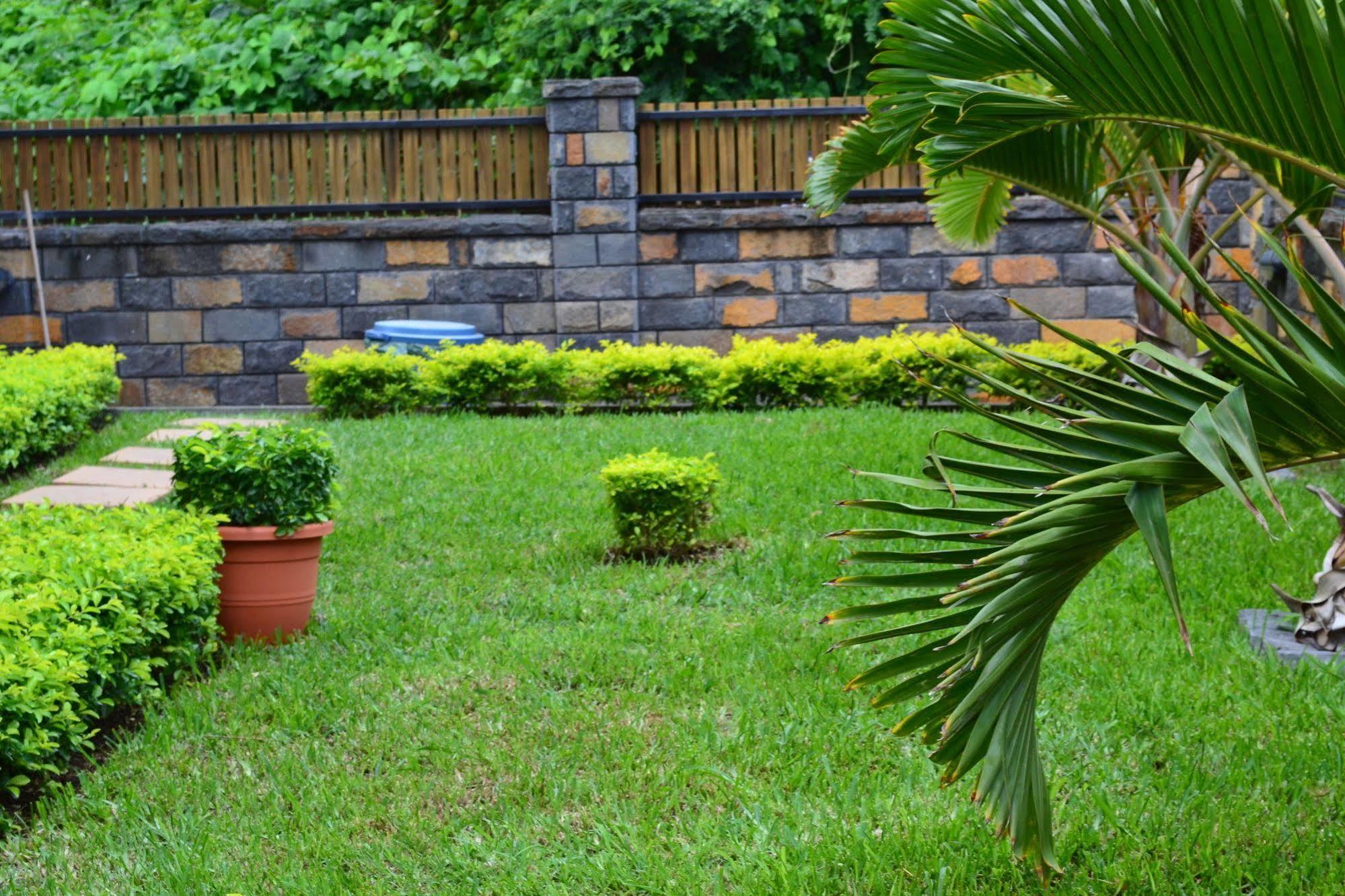 Jet Villa Flic en Flac Exterior photo